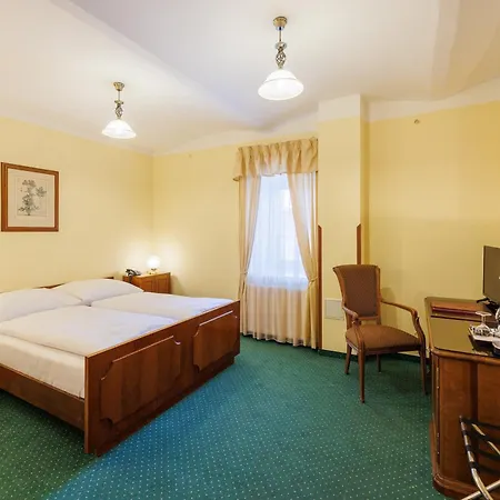 U Zamecku Cihelny 3* كارلوفي فاري